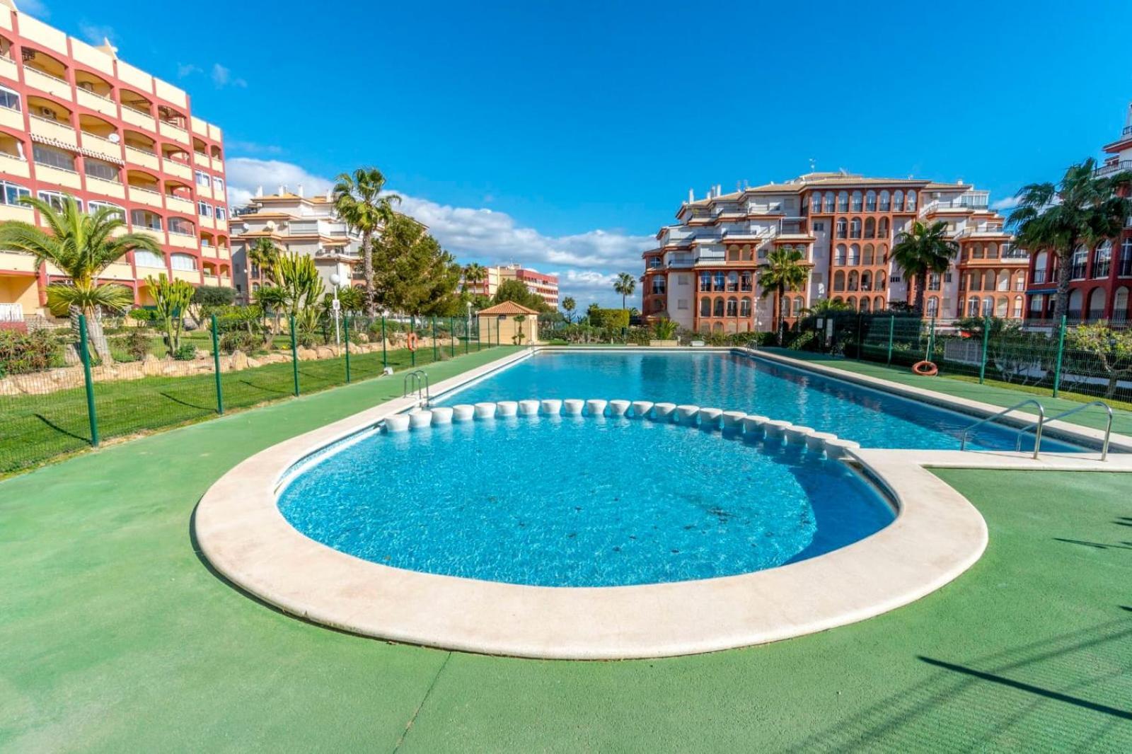 Nice Modern 2 Bed Apartment In Torrievieja Торевиеха Екстериор снимка